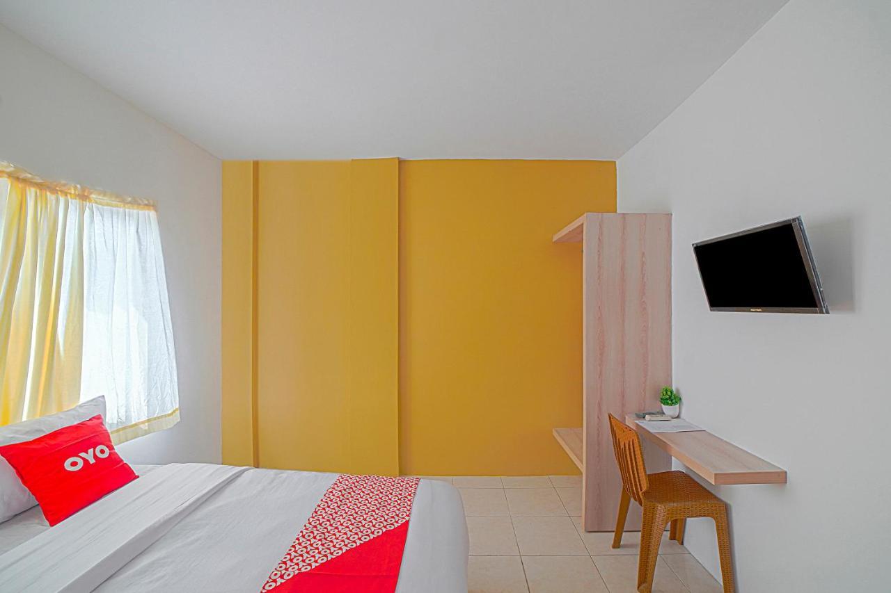 Oyo 90637 Rumah Ni Karo Medan Extérieur photo