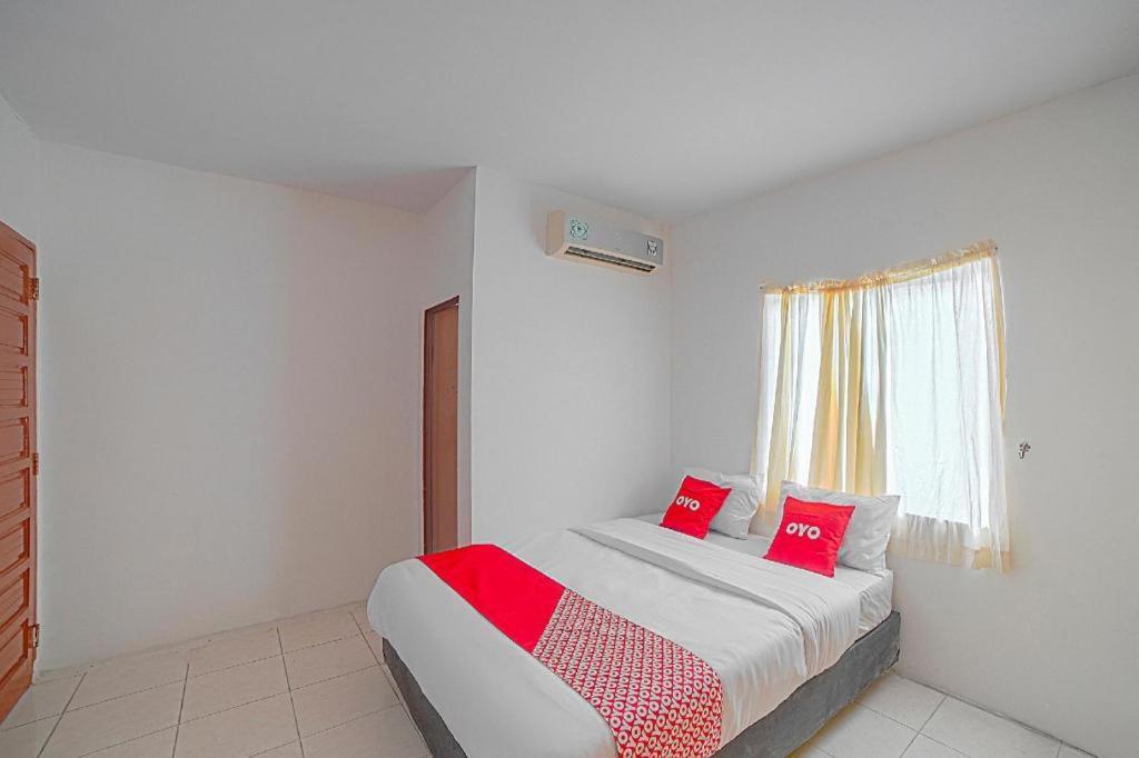 Oyo 90637 Rumah Ni Karo Medan Extérieur photo